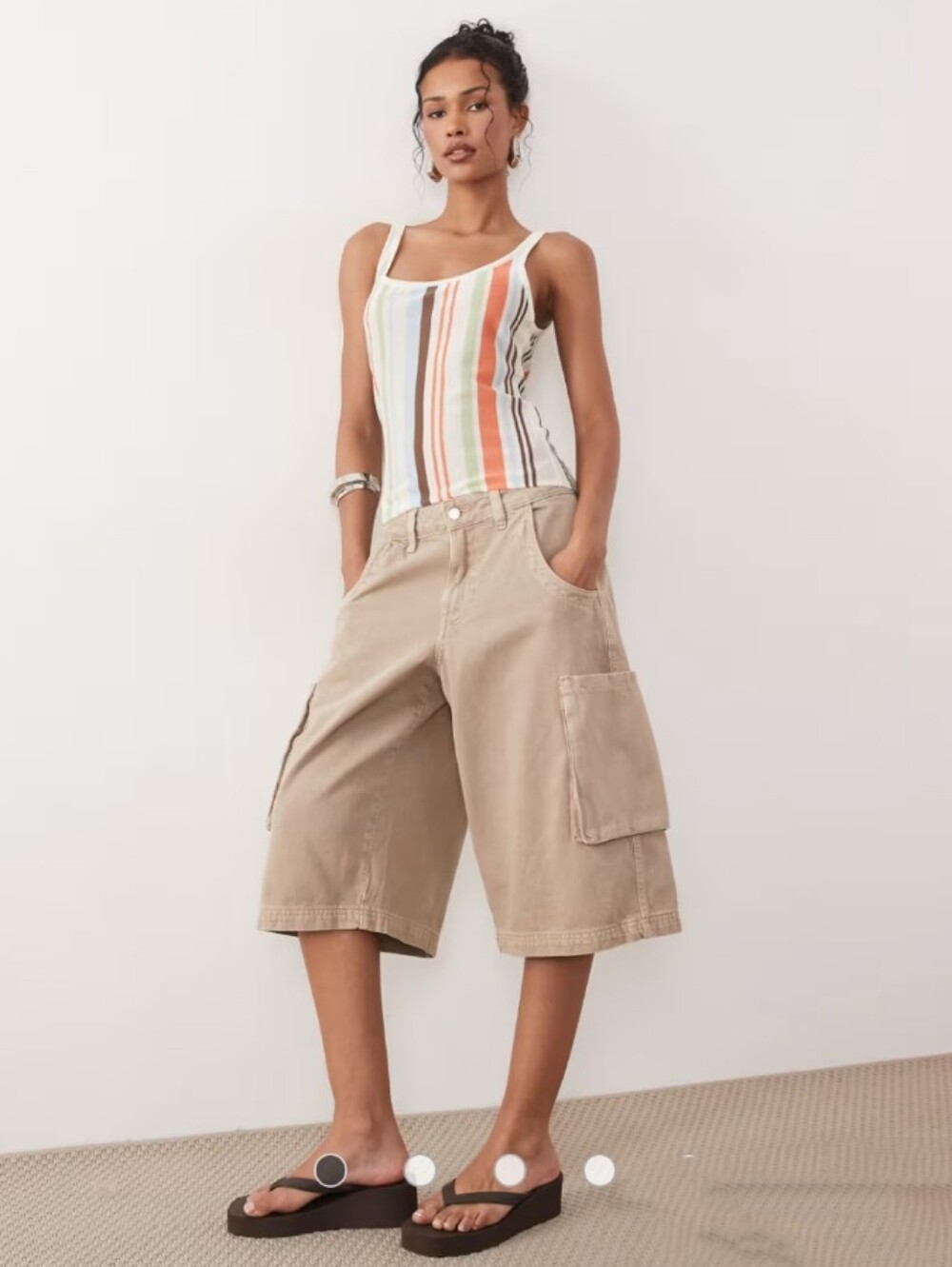 STYLEWE Cargo Beige/Tan Wide Leg Bermuda Shorts with Untility Pocket Detail. L